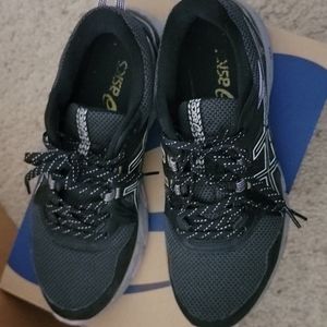 ASICS black gel venture 8